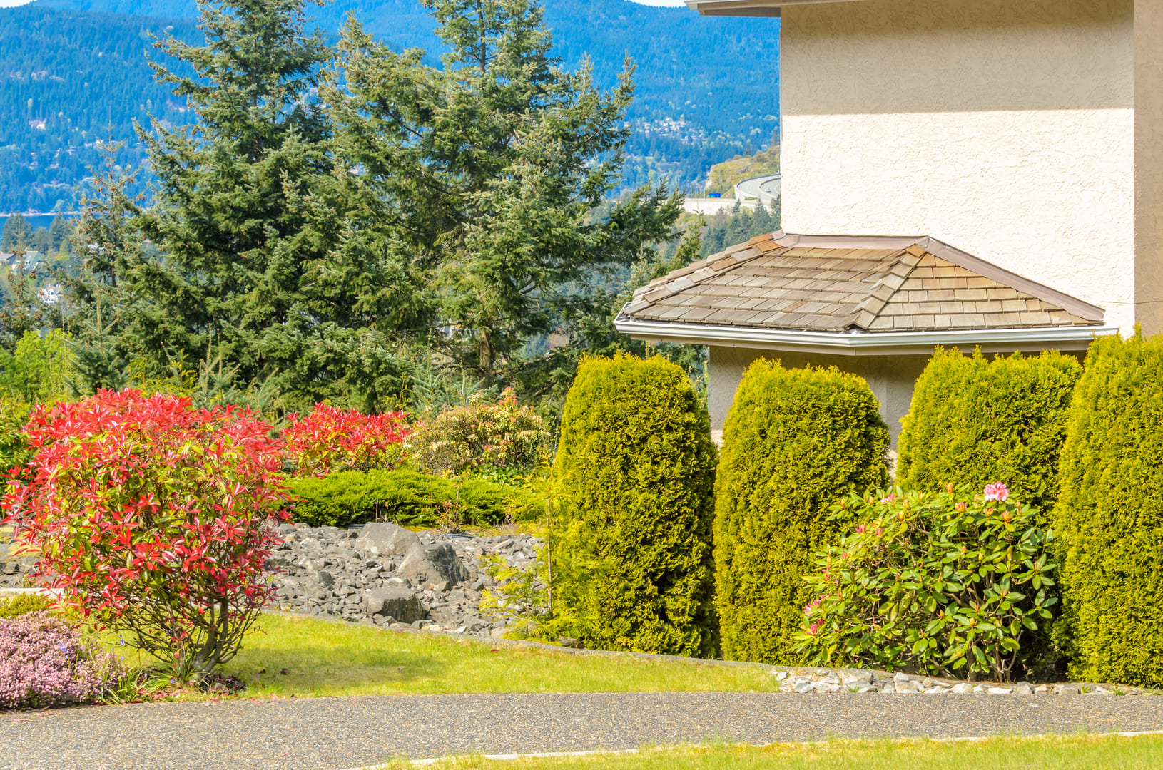 Maison avec aménagement paysager sur la Côte d'Azur